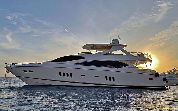 Продается моторная яхта Sunseeker 86 - на закате